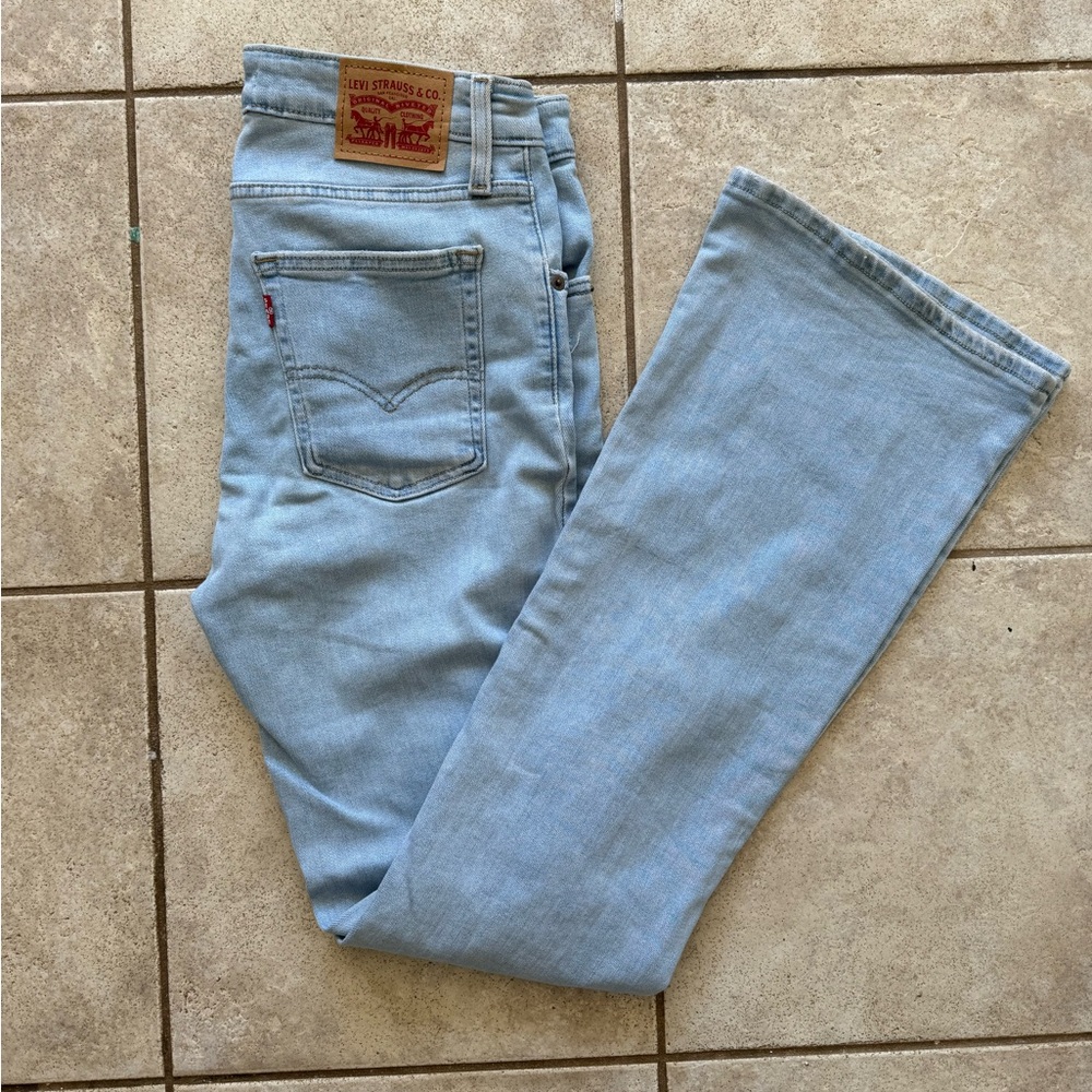 Levi bell bottom jeans size 28 worn once